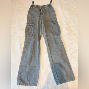 Bershka cargo jeans in color grey size 23